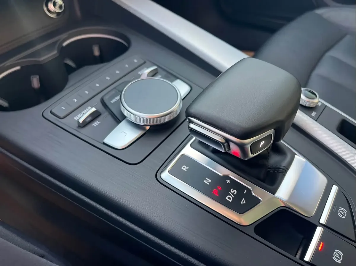 2017 Audi A4 2.0T 252HP L4 7DCT,autocango,china used car exporter,china ev exporter,chinese used car exporter,chinese used ev exporter