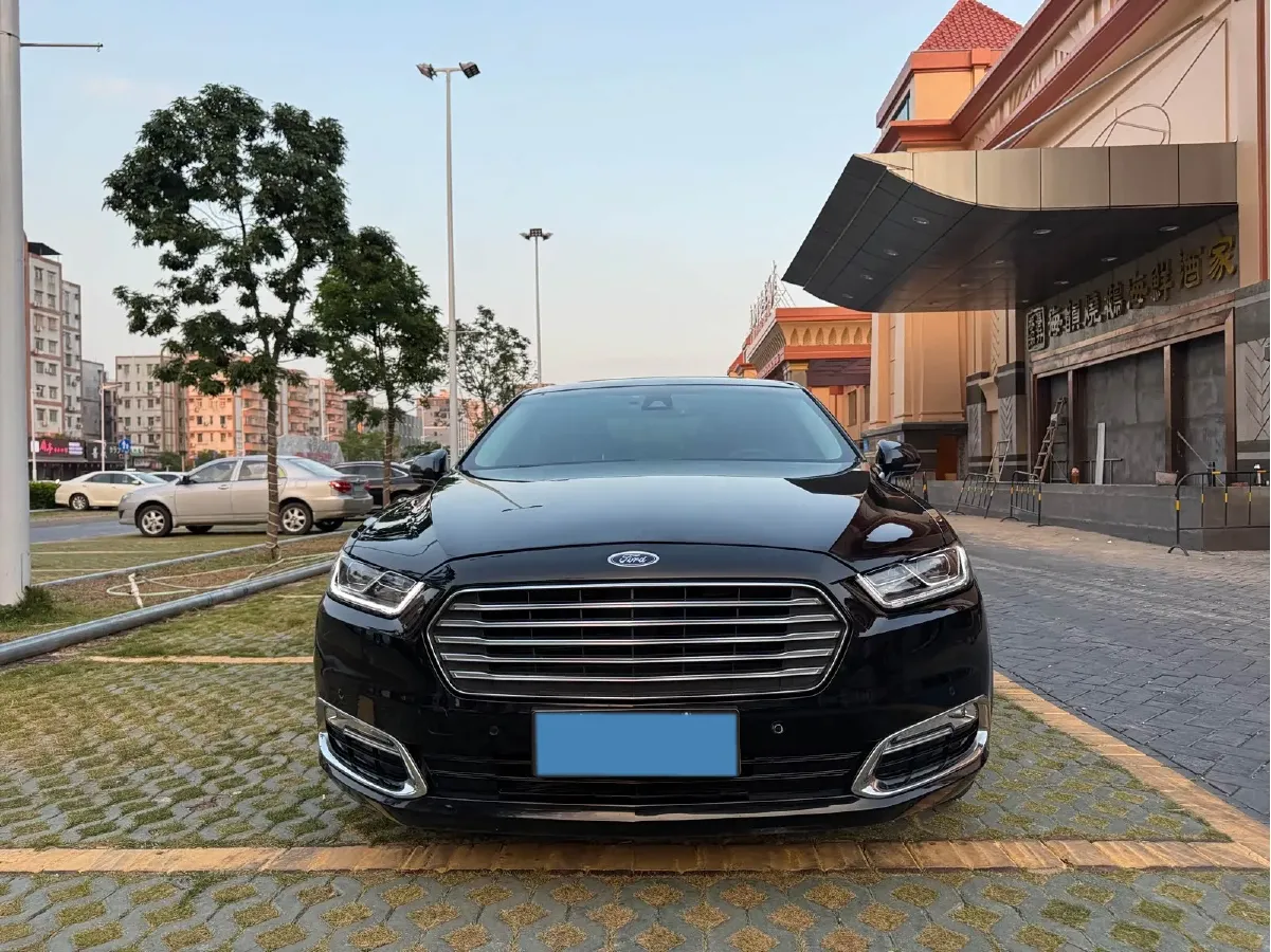 2015 Ford Taurus 2.0T 245HP L4 6AT,autocango,china used car exporter,china ev exporter,chinese used car exporter,chinese used ev exporter