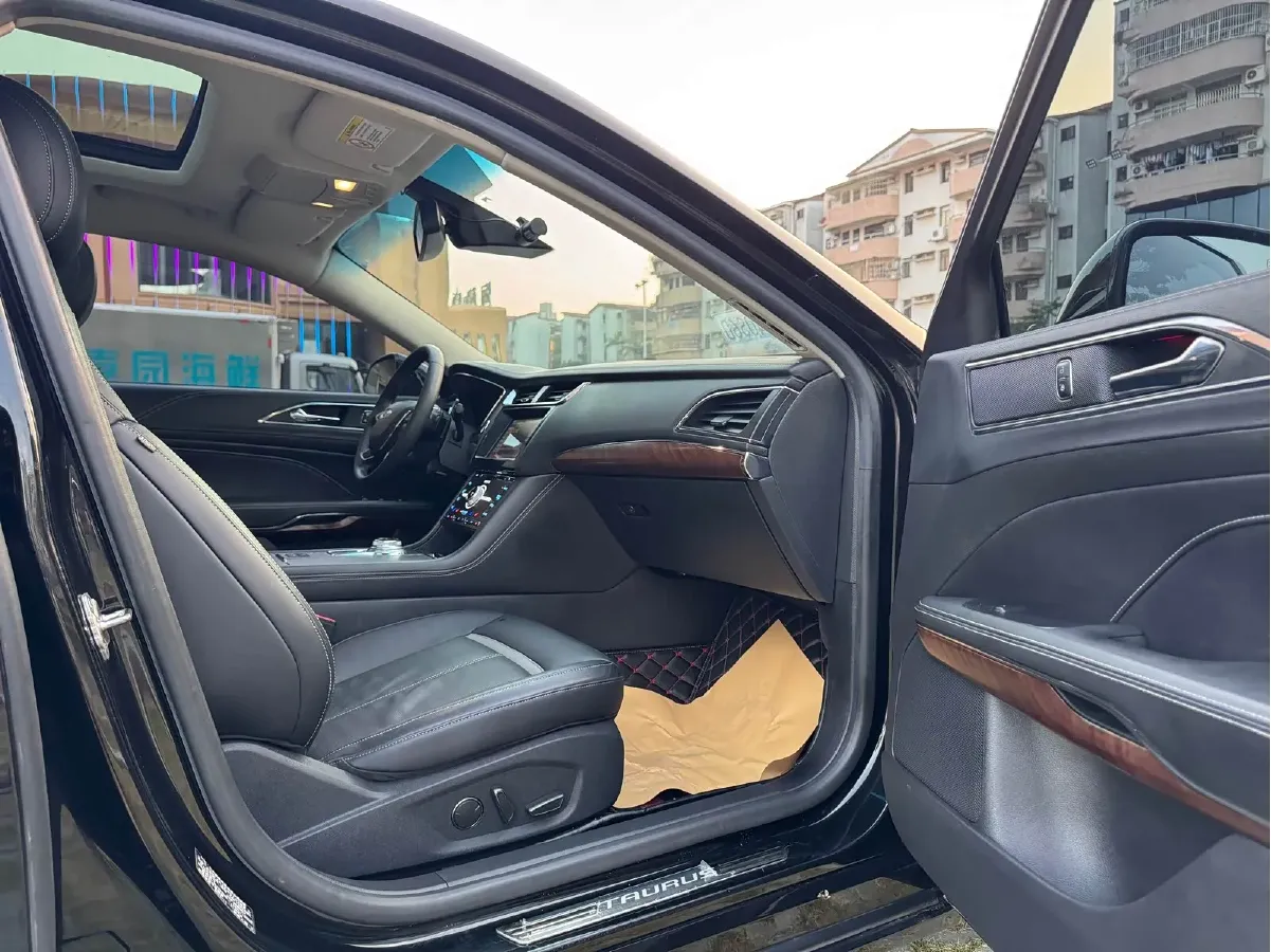 2015 Ford Taurus 2.0T 245HP L4 6AT,autocango,china used car exporter,china ev exporter,chinese used car exporter,chinese used ev exporter