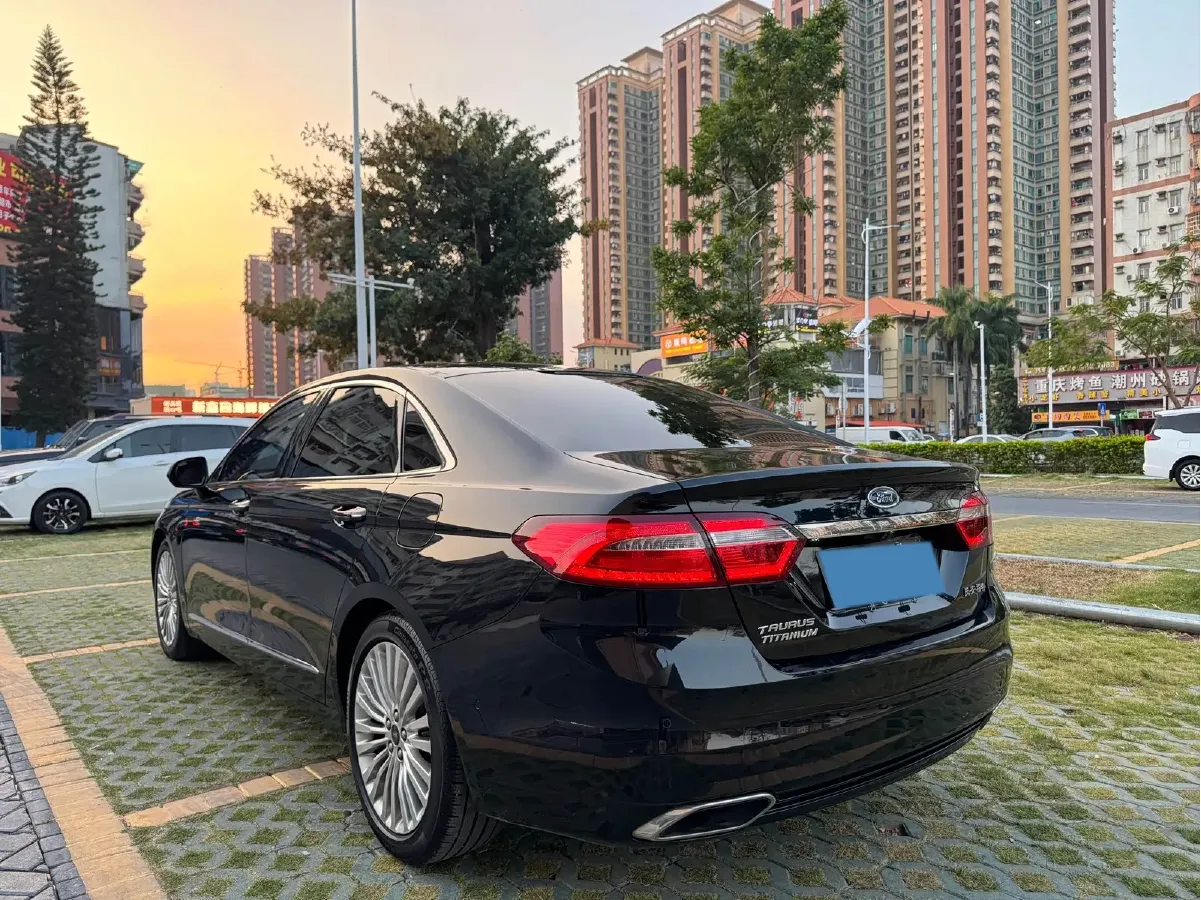 2015 Ford Taurus 2.0T 245HP L4 6AT,autocango,china used car exporter,china ev exporter,chinese used car exporter,chinese used ev exporter