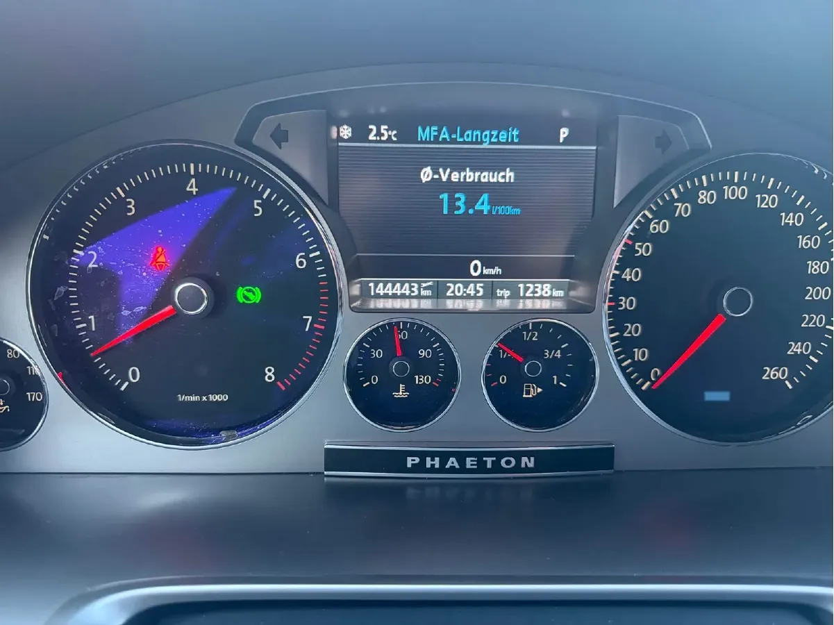 2015 Volkswagen Pheaton 3.0L 250HP V6 6AT,autocango,china used car exporter,china ev exporter,chinese used car exporter,chinese used ev exporter