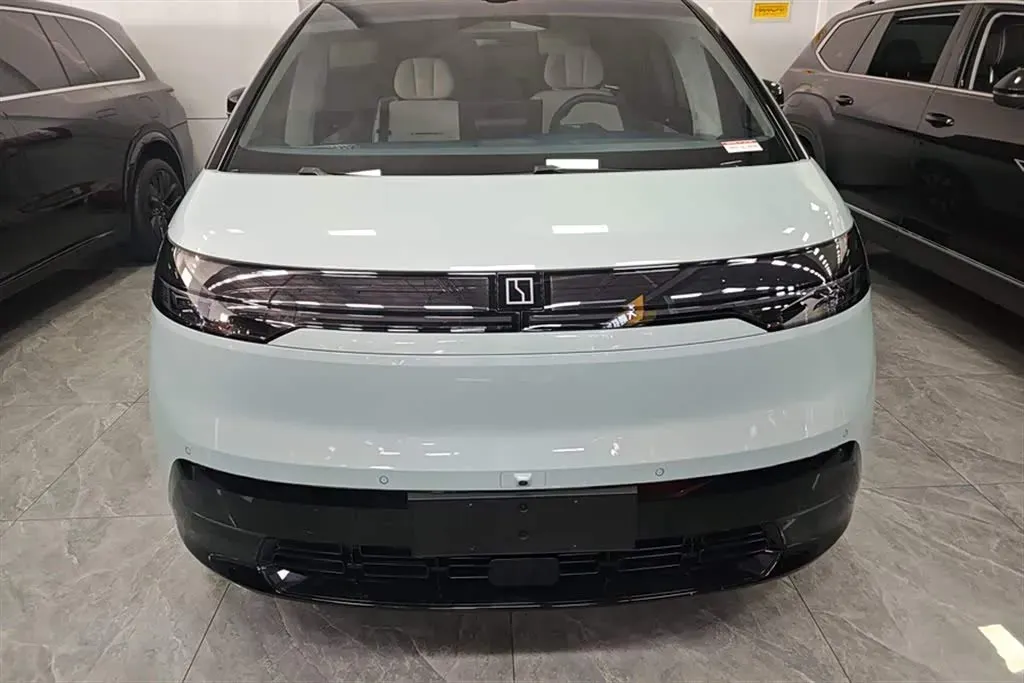 2025 Zeekr MIX BEV 76KWH,autocango,china used car exporter,china ev exporter,chinese used car exporter,chinese used ev exporter