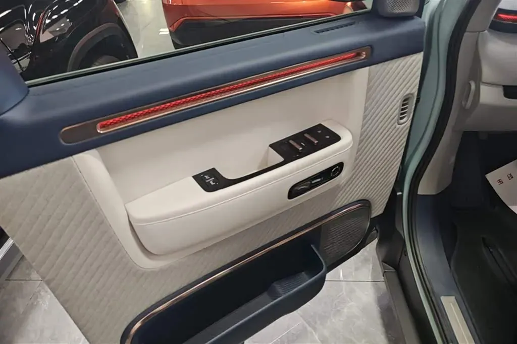 2025 Zeekr MIX BEV 76KWH,autocango,china used car exporter,china ev exporter,chinese used car exporter,chinese used ev exporter