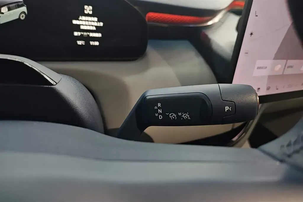 2025 Zeekr MIX BEV 76KWH,autocango,china used car exporter,china ev exporter,chinese used car exporter,chinese used ev exporter