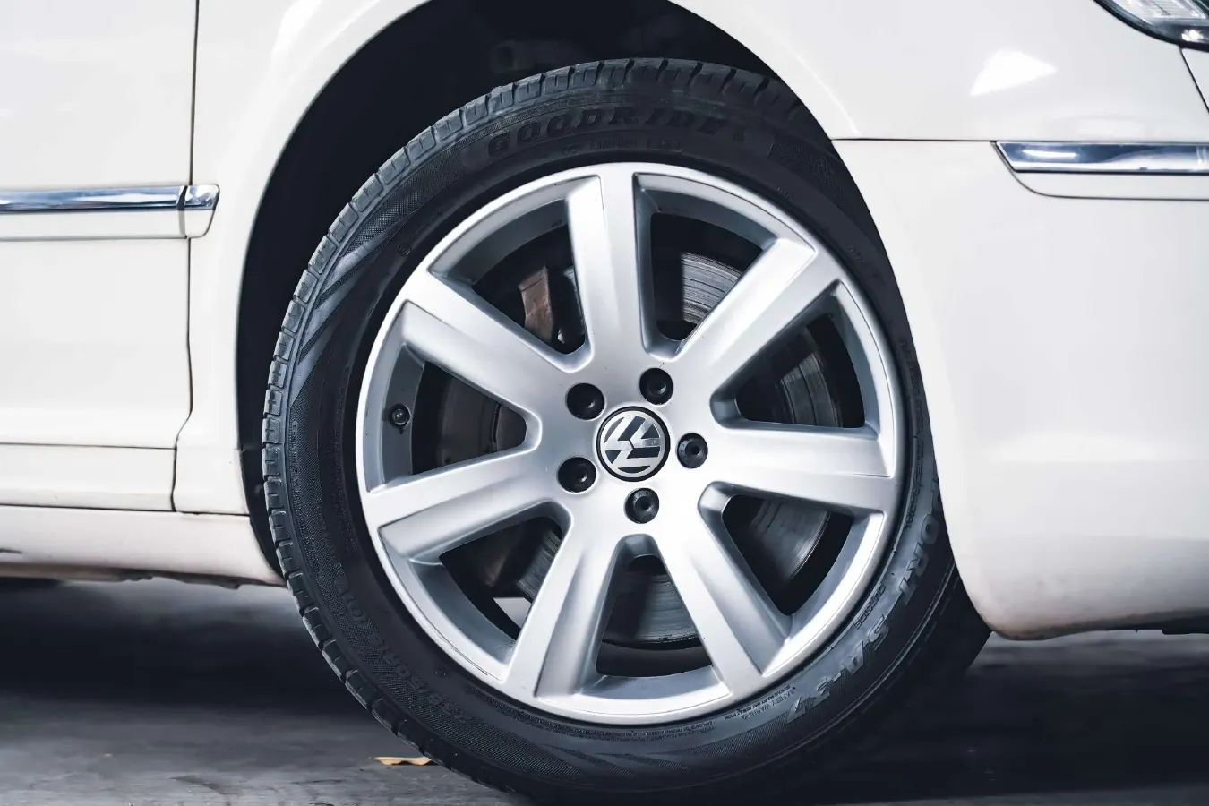 2012 Volkswagen Pheaton 3.0L 250HP V6 6AT,autocango,china used car exporter,china ev exporter,chinese used car exporter,chinese used ev exporter