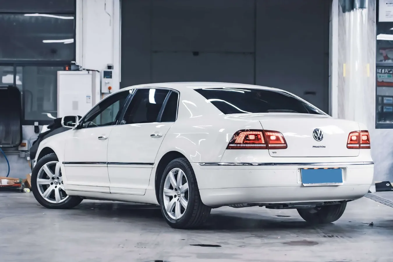 2012 Volkswagen Pheaton 3.0L 250HP V6 6AT,autocango,china used car exporter,china ev exporter,chinese used car exporter,chinese used ev exporter