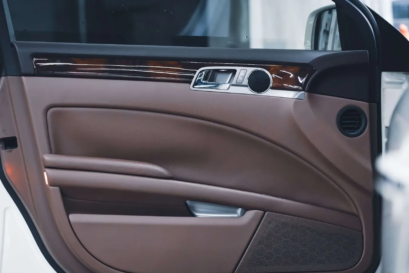 2012 Volkswagen Pheaton 3.0L 250HP V6 6AT,autocango,china used car exporter,china ev exporter,chinese used car exporter,chinese used ev exporter