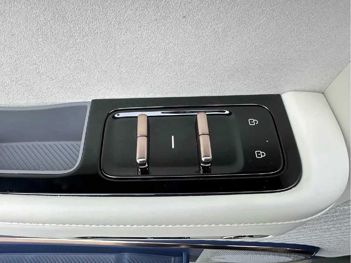 2025 Zeekr MIX BEV 102KWH,autocango,china used car exporter,china ev exporter,chinese used car exporter,chinese used ev exporter