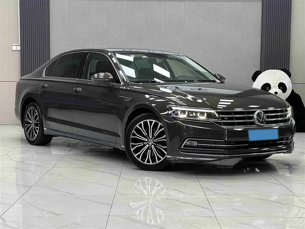2016 Volkswagen Phideon 2.0T 224HP L4 7DCT,autocango,china used car exporter,china ev exporter,chinese used car exporter,chinese used ev exporter