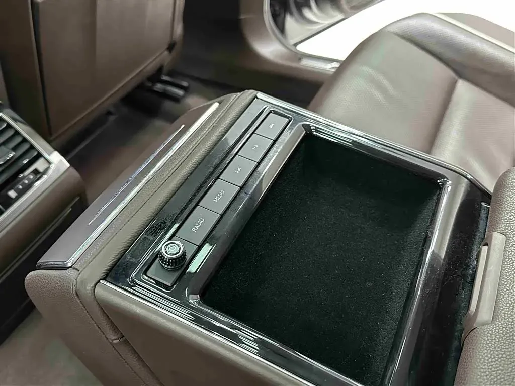 2016 Volkswagen Phideon 2.0T 224HP L4 7DCT,autocango,china used car exporter,china ev exporter,chinese used car exporter,chinese used ev exporter