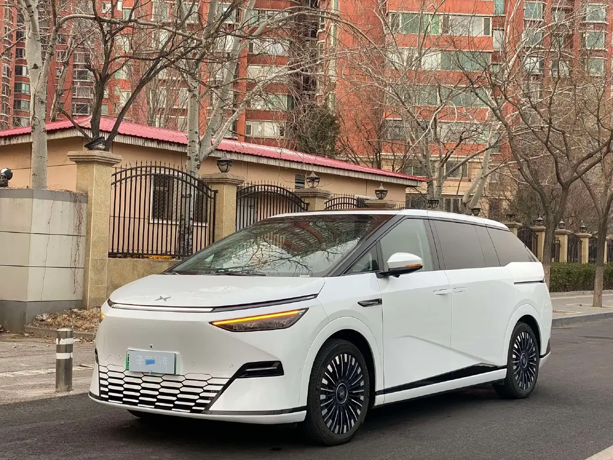 2025 Xpeng X9 BEV