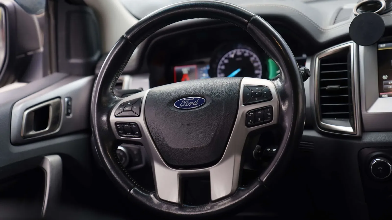 2016 Ford Everest 2.0T 245HP L4 6AT,autocango,china used car exporter,china ev exporter,chinese used car exporter,chinese used ev exporter