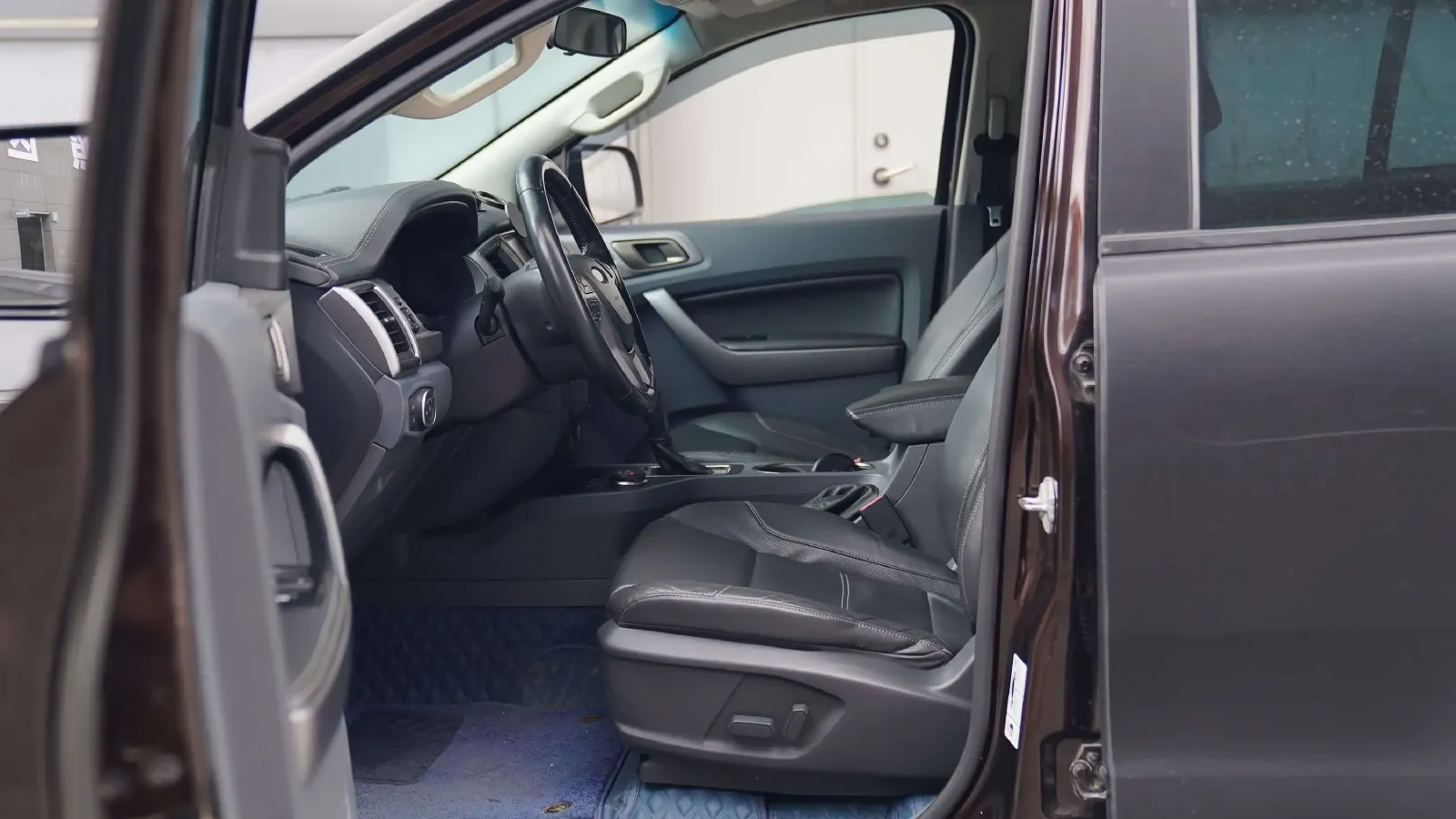 2016 Ford Everest 2.0T 245HP L4 6AT,autocango,china used car exporter,china ev exporter,chinese used car exporter,chinese used ev exporter