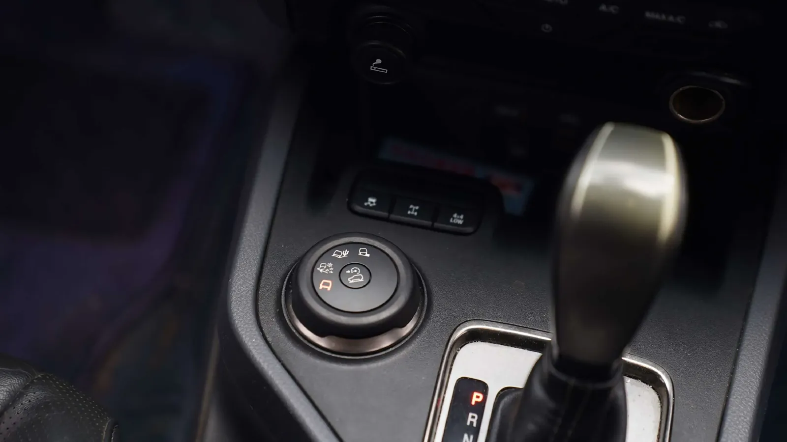 2016 Ford Everest 2.0T 245HP L4 6AT,autocango,china used car exporter,china ev exporter,chinese used car exporter,chinese used ev exporter