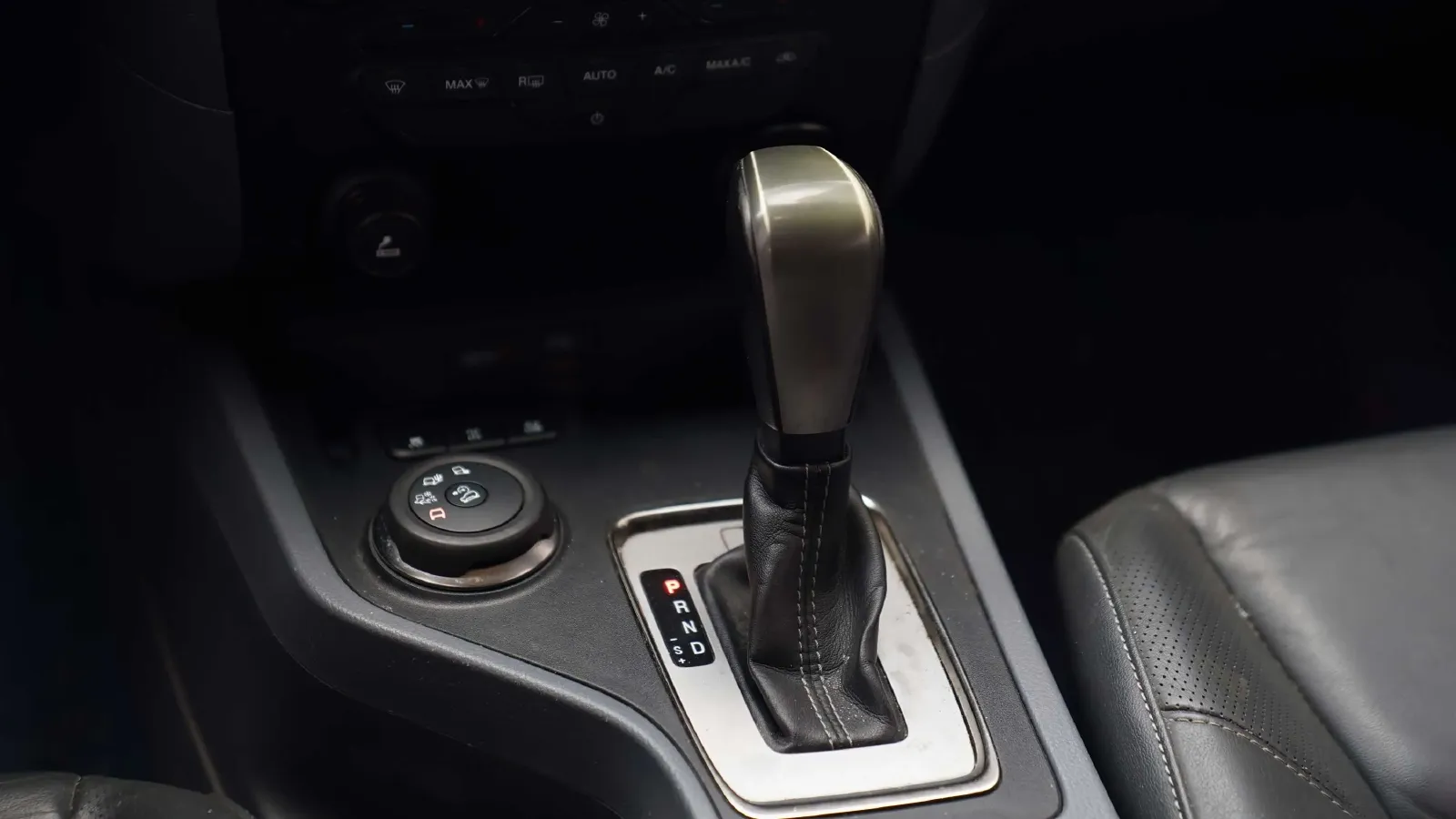 2016 Ford Everest 2.0T 245HP L4 6AT,autocango,china used car exporter,china ev exporter,chinese used car exporter,chinese used ev exporter