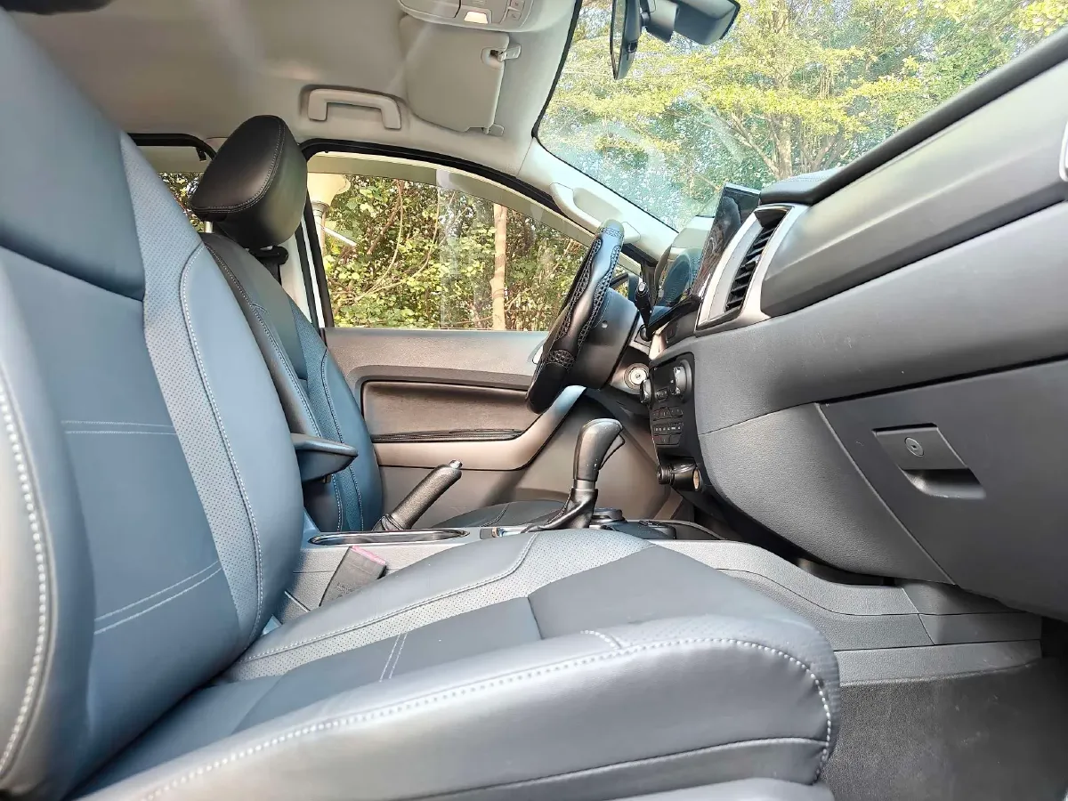 2016 Ford Everest 2.0T 245HP L4 6AT,autocango,china used car exporter,china ev exporter,chinese used car exporter,chinese used ev exporter