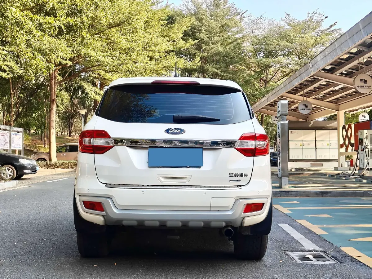 2016 Ford Everest 2.0T 245HP L4 6AT,autocango,china used car exporter,china ev exporter,chinese used car exporter,chinese used ev exporter
