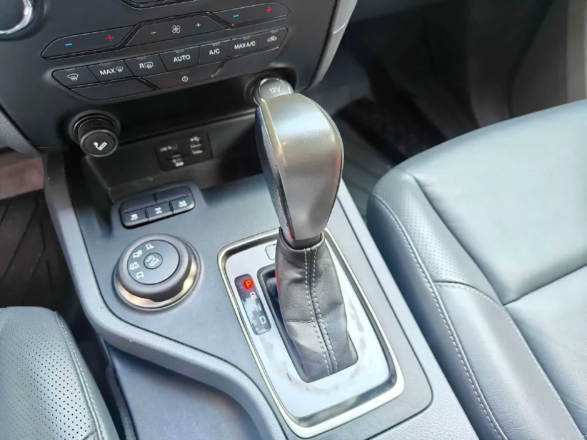 2016 Ford Everest 2.0T 245HP L4 6AT,autocango,china used car exporter,china ev exporter,chinese used car exporter,chinese used ev exporter