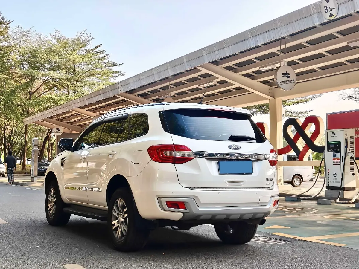 2016 Ford Everest 2.0T 245HP L4 6AT,autocango,china used car exporter,china ev exporter,chinese used car exporter,chinese used ev exporter