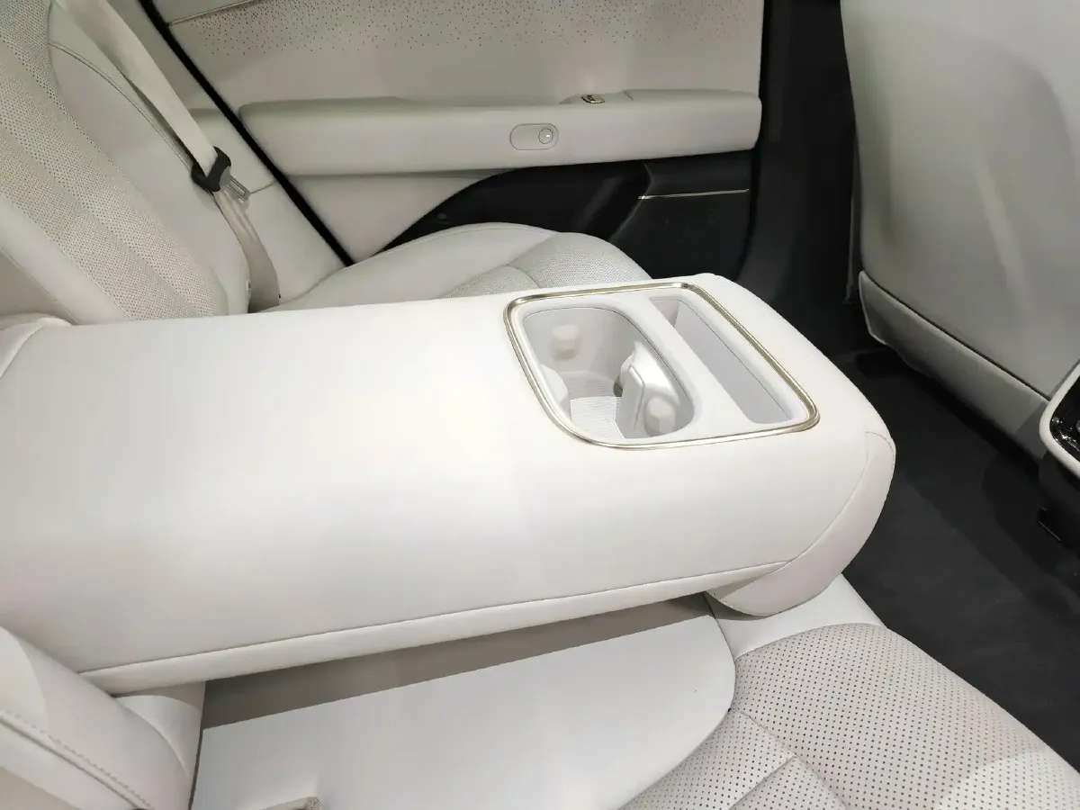 2024 Xpeng P7+ BEV 60.7KWH,autocango,china used car exporter,china ev exporter,chinese used car exporter,chinese used ev exporter