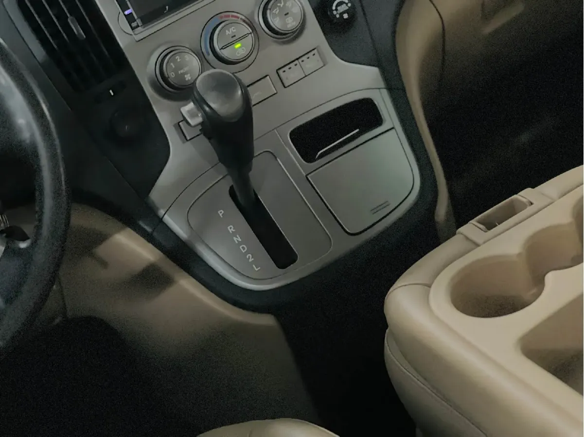 2011 Hyundai H-1 Wagon 2.4L 173HP L4 4AT,autocango,china used car exporter,china ev exporter,chinese used car exporter,chinese used ev exporter