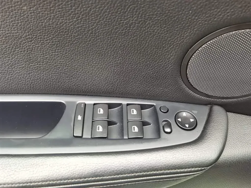 2010 BMW X6 M 4.4T 555HP V8 6AT,autocango,china used car exporter,china ev exporter,chinese used car exporter,chinese used ev exporter