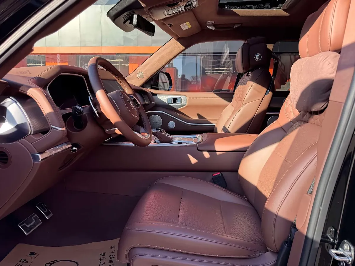 2024 Tank 700 3.0T 360HP V6 9AT PHEV 37.1KWH,autocango,china used car exporter,china ev exporter,chinese used car exporter,chinese used ev exporter