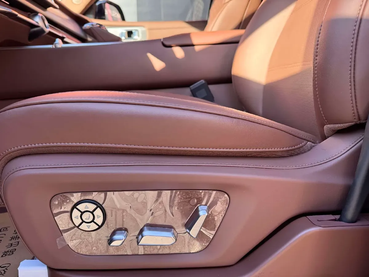 2024 Tank 700 3.0T 360HP V6 9AT PHEV 37.1KWH,autocango,china used car exporter,china ev exporter,chinese used car exporter,chinese used ev exporter