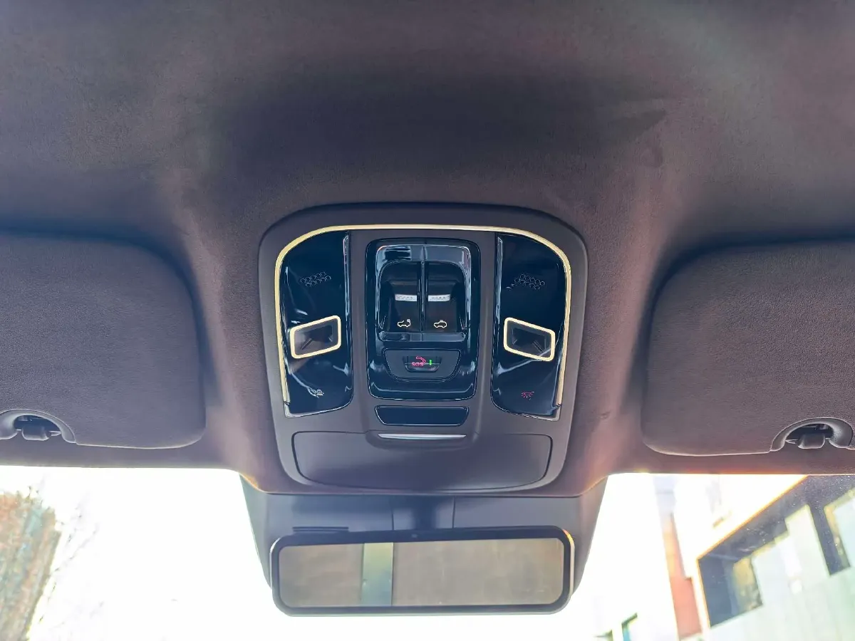 2024 Tank 700 3.0T 360HP V6 9AT PHEV 37.1KWH,autocango,china used car exporter,china ev exporter,chinese used car exporter,chinese used ev exporter