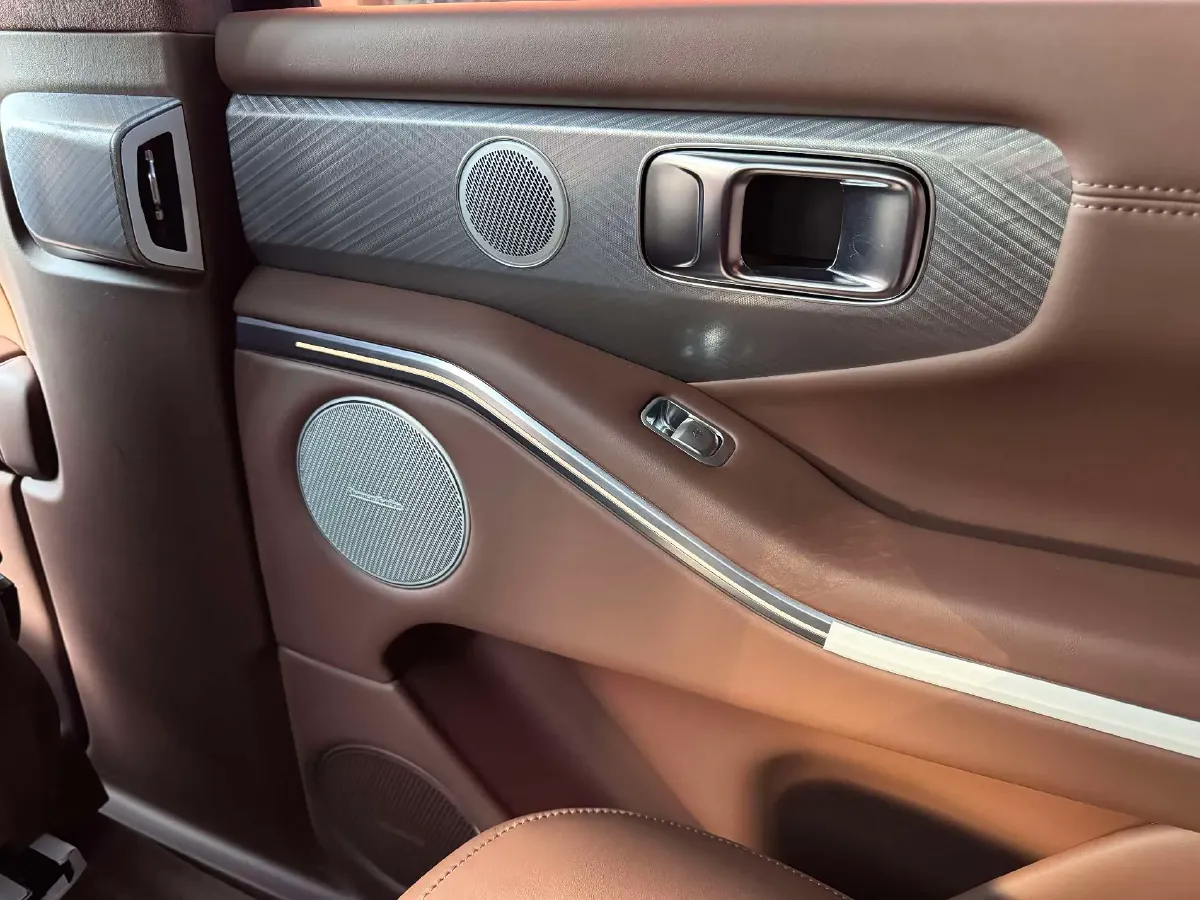 2024 Tank 700 3.0T 360HP V6 9AT PHEV 37.1KWH,autocango,china used car exporter,china ev exporter,chinese used car exporter,chinese used ev exporter