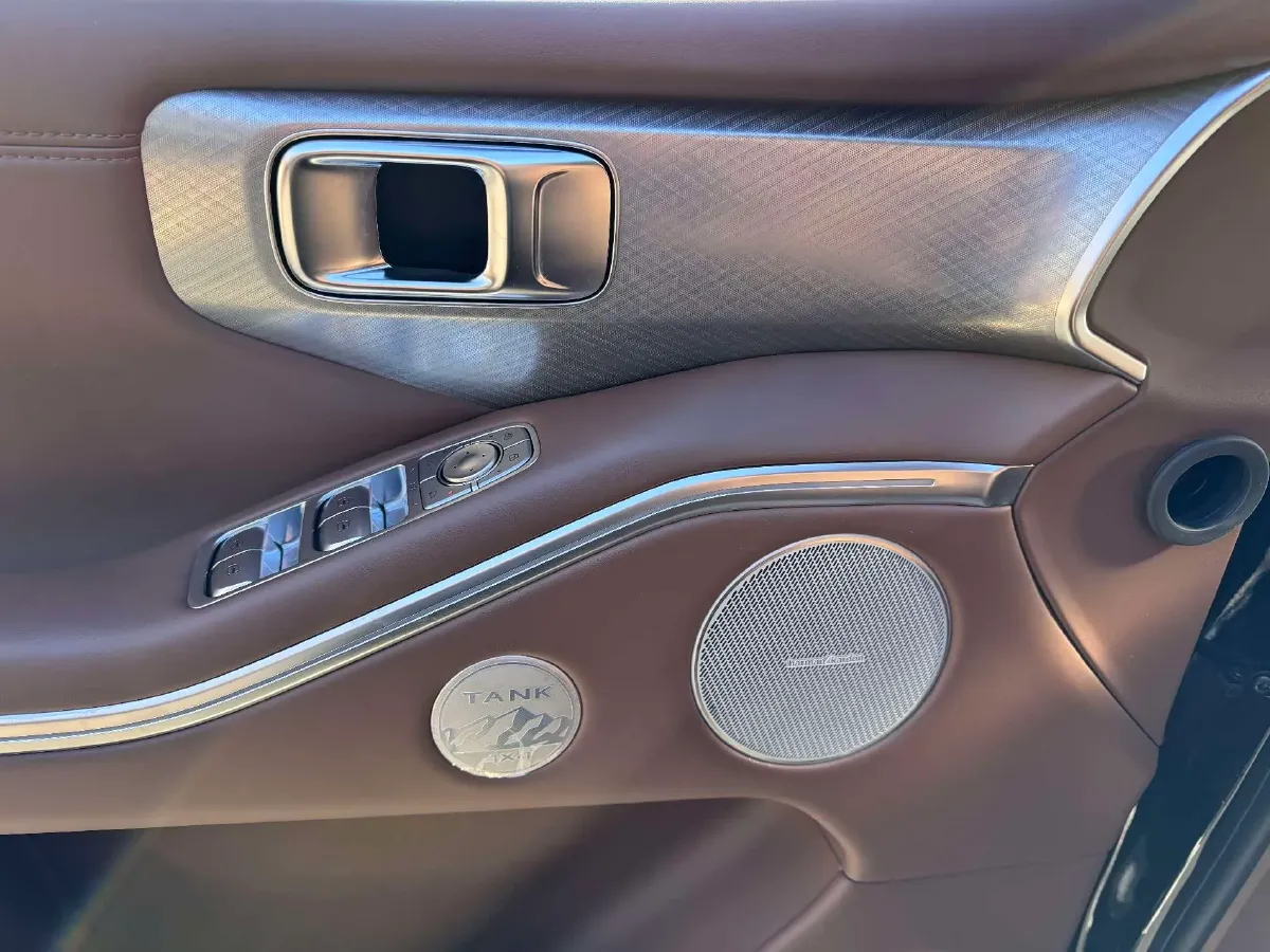 2024 Tank 700 3.0T 360HP V6 9AT PHEV 37.1KWH,autocango,china used car exporter,china ev exporter,chinese used car exporter,chinese used ev exporter