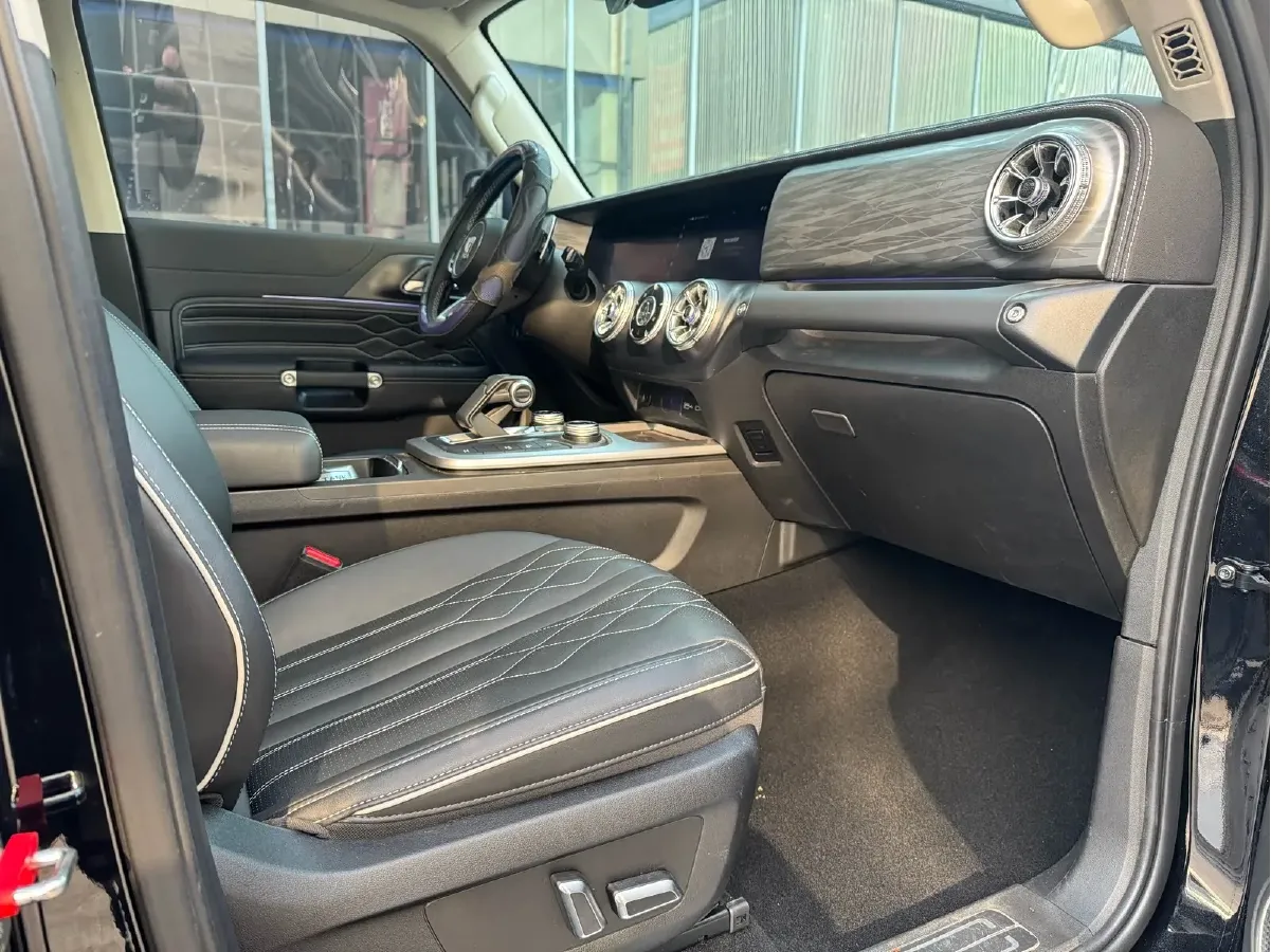 2021 Tank 300 2.0T 227HP L4 8AT,autocango,china used car exporter,china ev exporter,chinese used car exporter,chinese used ev exporter