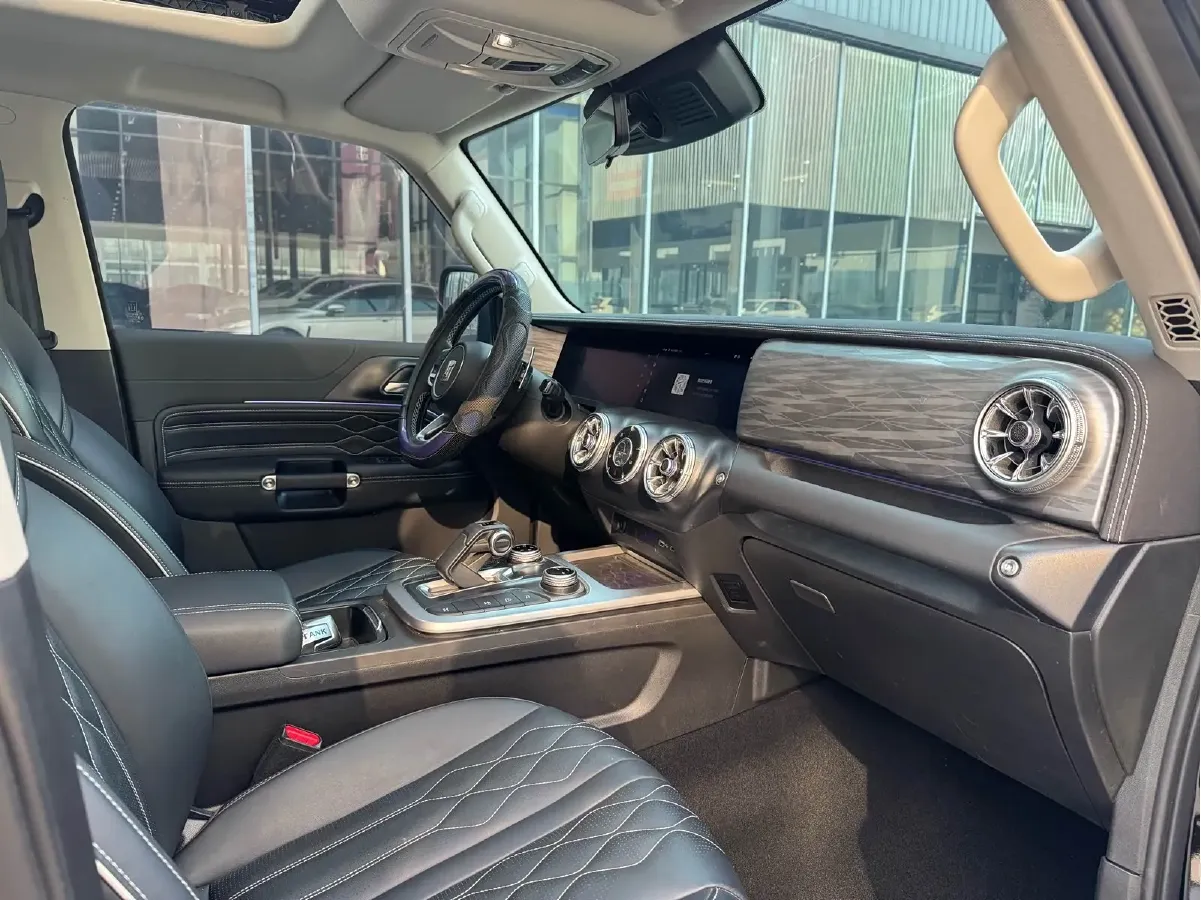 2021 Tank 300 2.0T 227HP L4 8AT,autocango,china used car exporter,china ev exporter,chinese used car exporter,chinese used ev exporter