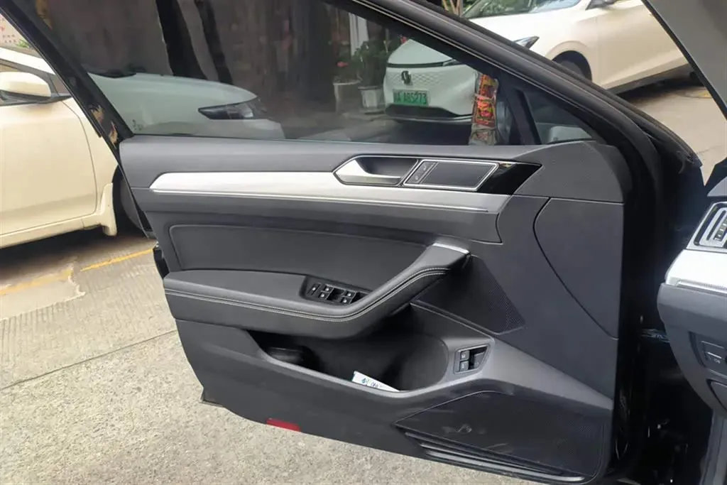 2022 Volkswagen Magotan GTE 1.4T 150HP L4 6DCT PHEV 13KWH,autocango,china used car exporter,china ev exporter,chinese used car exporter,chinese used ev exporter