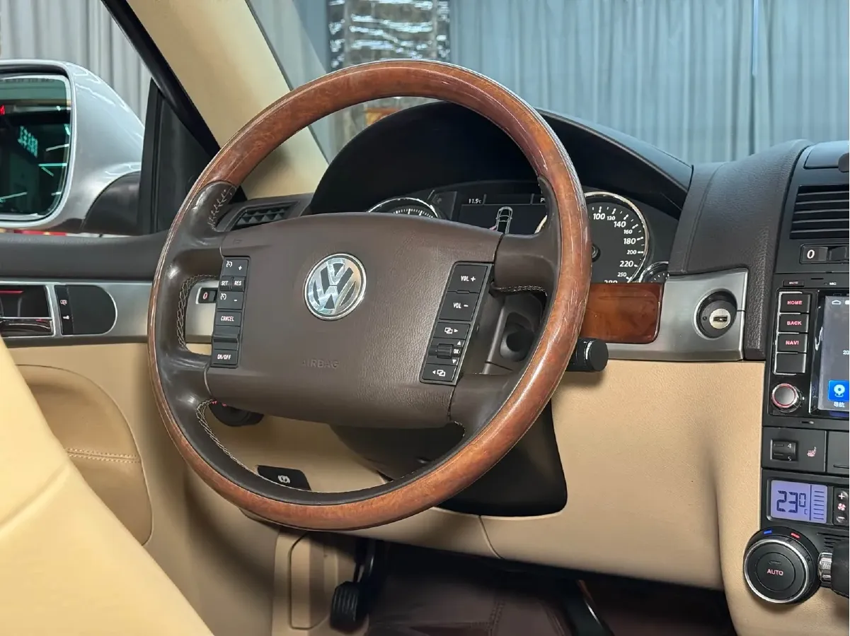 2010 Volkswagen Touareg 3.6L 280HP V6 6AT,autocango,china used car exporter,china ev exporter,chinese used car exporter,chinese used ev exporter