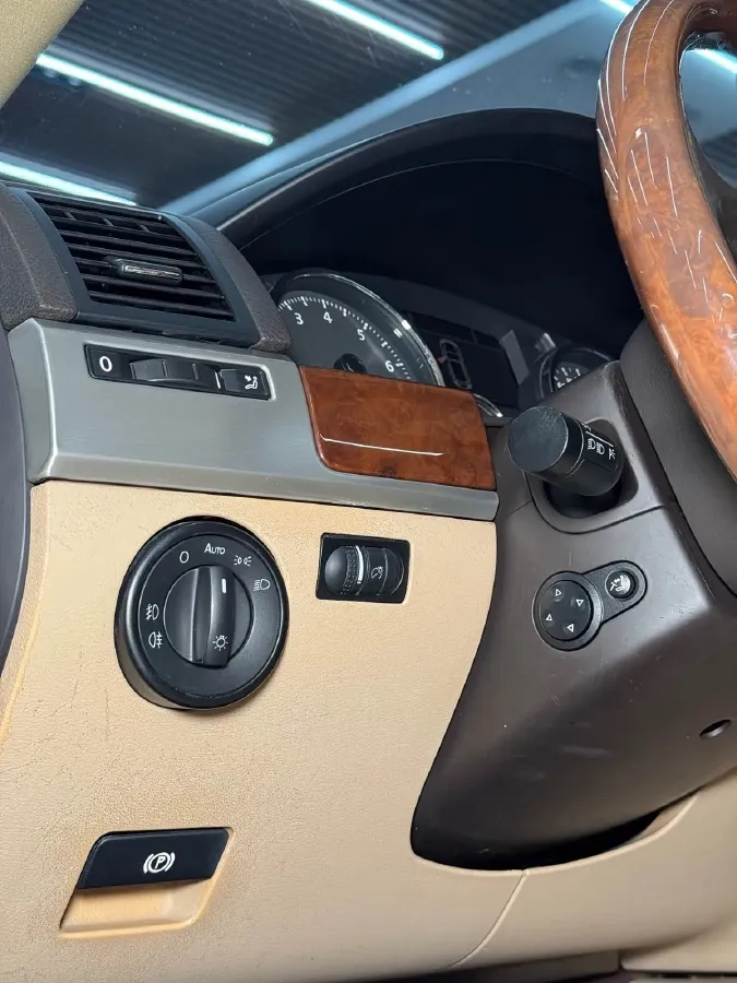 2010 Volkswagen Touareg 3.6L 280HP V6 6AT,autocango,china used car exporter,china ev exporter,chinese used car exporter,chinese used ev exporter