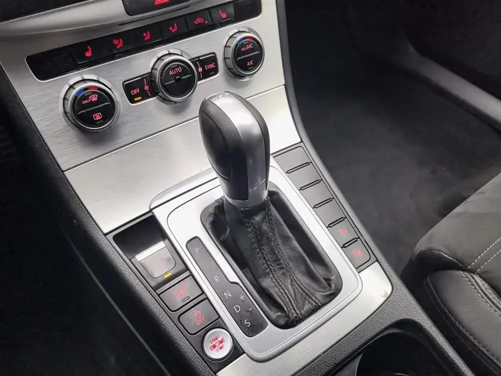 2013 Volkswagen CC 1.8T 160HP L4 7DCT,autocango,china used car exporter,china ev exporter,chinese used car exporter,chinese used ev exporter