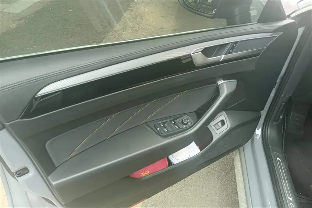 2021 Volkswagen CC 2.0T 220HP L4 7DCT,autocango,china used car exporter,china ev exporter,chinese used car exporter,chinese used ev exporter