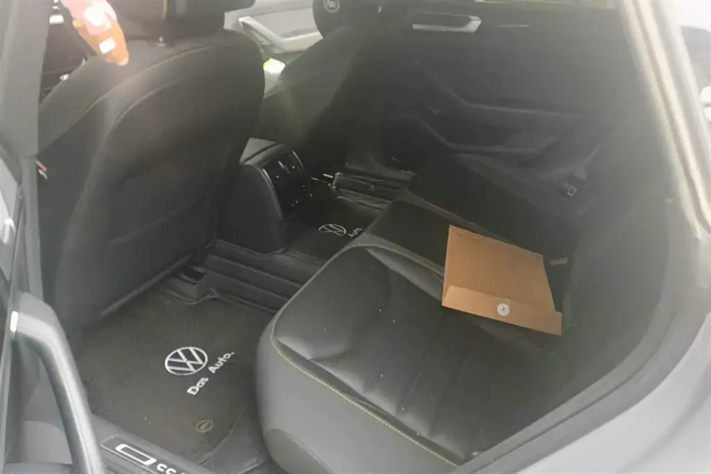 2021 Volkswagen CC 2.0T 220HP L4 7DCT,autocango,china used car exporter,china ev exporter,chinese used car exporter,chinese used ev exporter