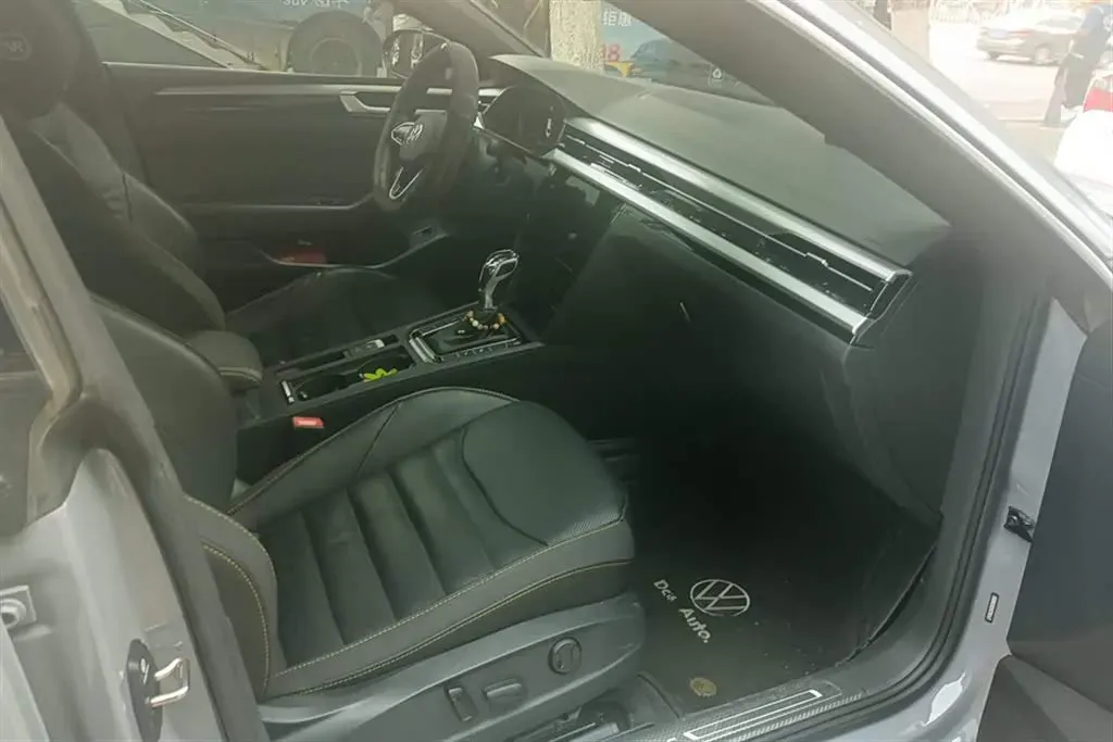 2021 Volkswagen CC 2.0T 220HP L4 7DCT,autocango,china used car exporter,china ev exporter,chinese used car exporter,chinese used ev exporter