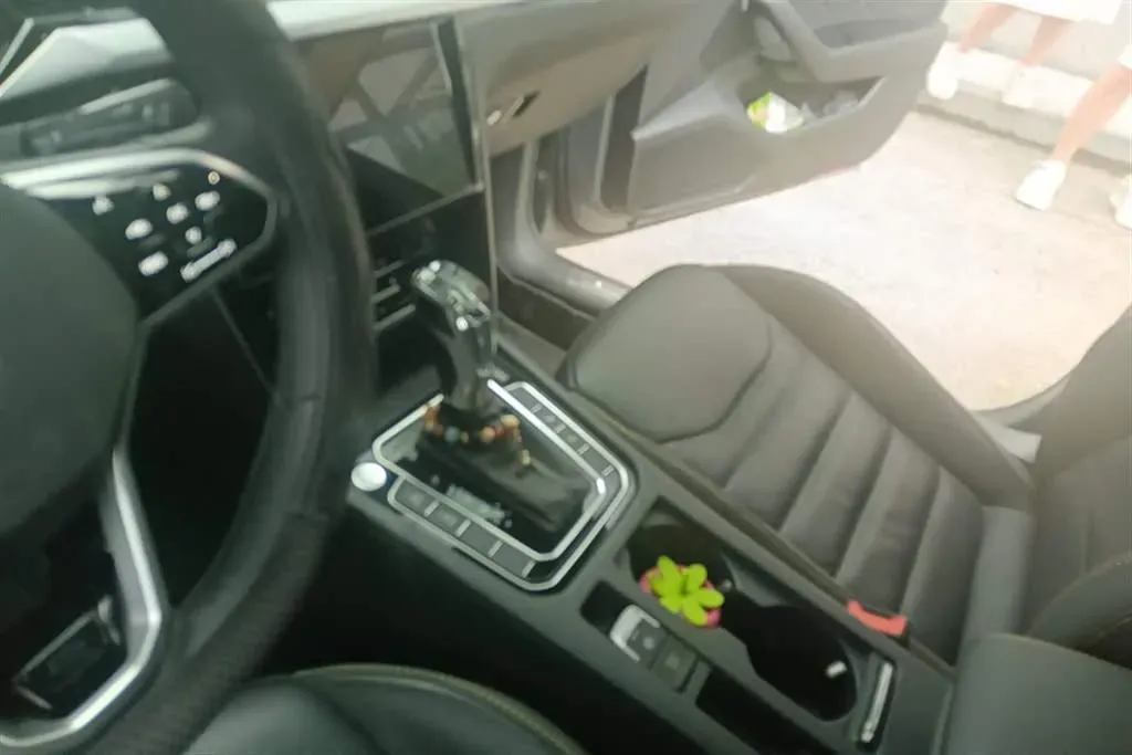 2021 Volkswagen CC 2.0T 220HP L4 7DCT,autocango,china used car exporter,china ev exporter,chinese used car exporter,chinese used ev exporter