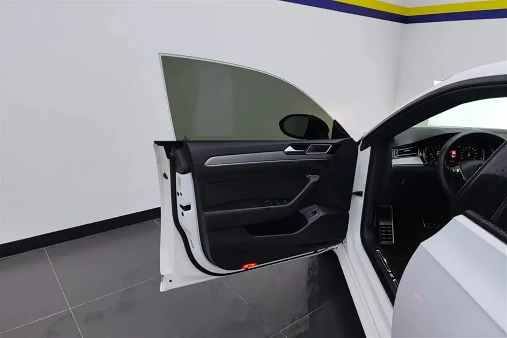 2020 Volkswagen CC 2.0T 186HP L4 7DCT,autocango,china used car exporter,china ev exporter,chinese used car exporter,chinese used ev exporter