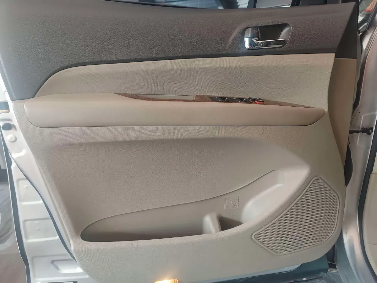 2015 BYD M6 2.4L 167HP L4 6DCT,autocango,china used car exporter,china ev exporter,chinese used car exporter,chinese used ev exporter