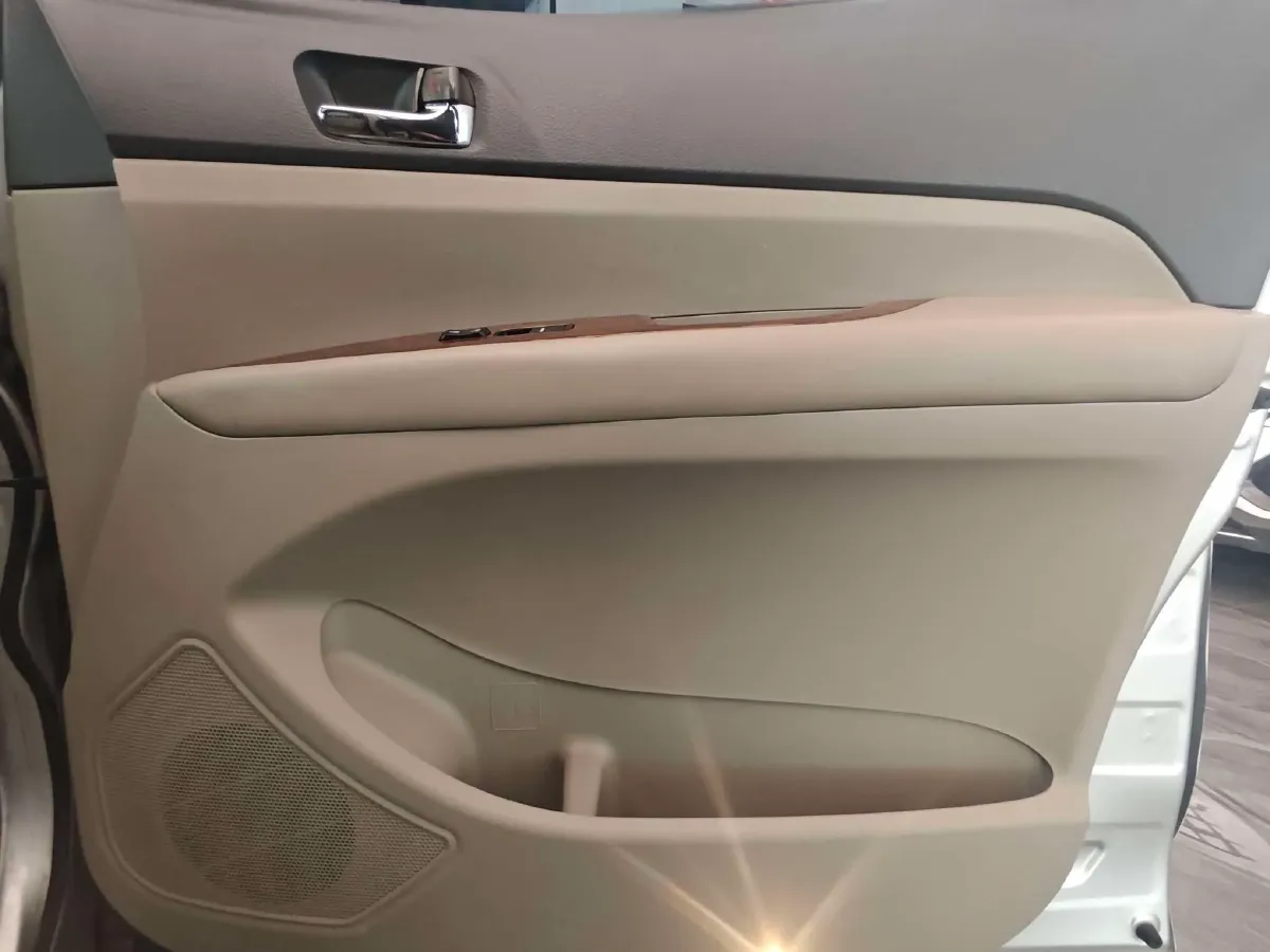 2015 BYD M6 2.4L 167HP L4 6DCT,autocango,china used car exporter,china ev exporter,chinese used car exporter,chinese used ev exporter