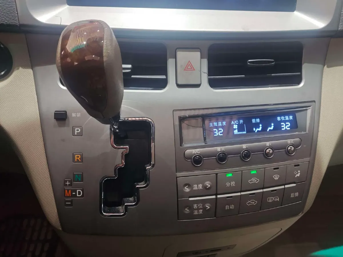 2015 BYD M6 2.4L 167HP L4 6DCT,autocango,china used car exporter,china ev exporter,chinese used car exporter,chinese used ev exporter