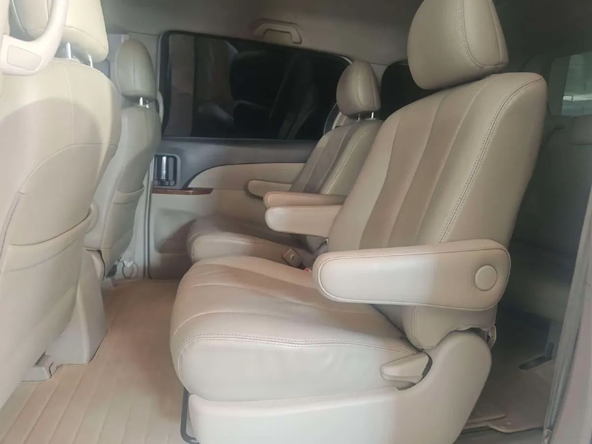 2015 BYD M6 2.4L 167HP L4 6DCT,autocango,china used car exporter,china ev exporter,chinese used car exporter,chinese used ev exporter