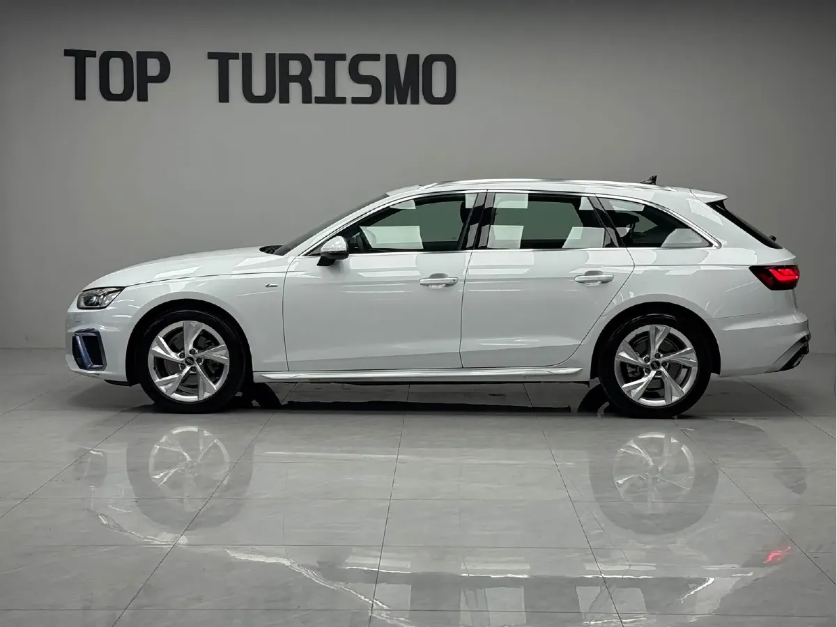 2021 Audi A4 2.0T 204HP L4 7DCT,autocango,china used car exporter,china ev exporter,chinese used car exporter,chinese used ev exporter