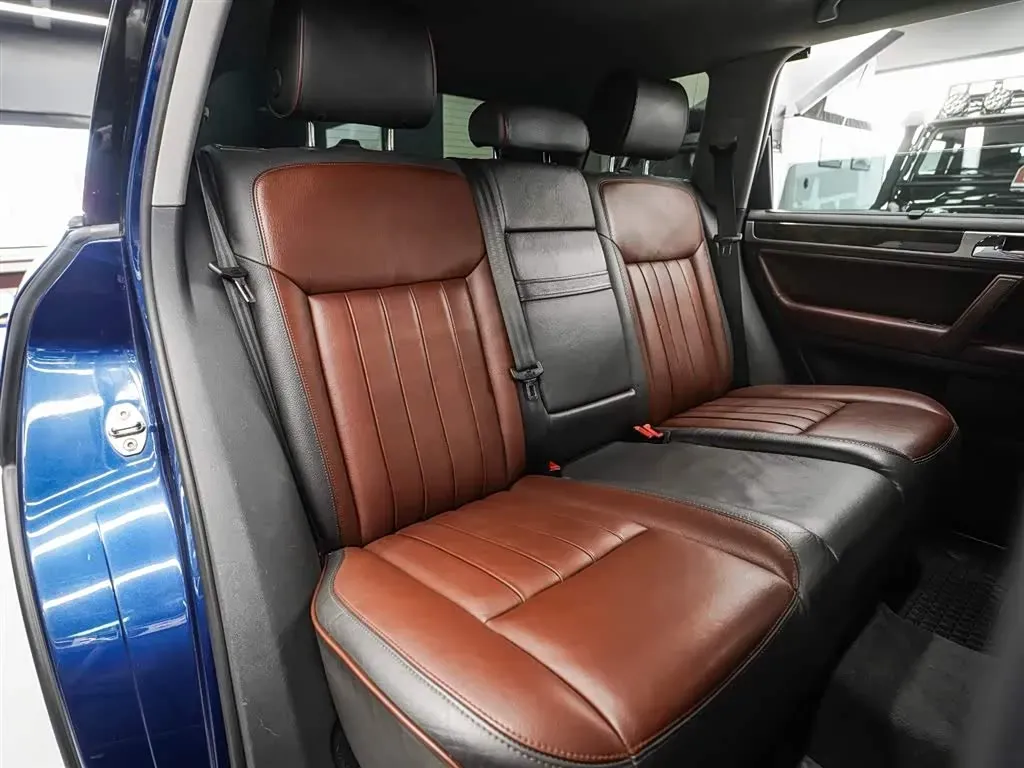 2008 Volkswagen Touareg 6.0L 450HP W12 6AT,autocango,china used car exporter,china ev exporter,chinese used car exporter,chinese used ev exporter