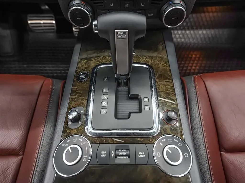 2008 Volkswagen Touareg 6.0L 450HP W12 6AT,autocango,china used car exporter,china ev exporter,chinese used car exporter,chinese used ev exporter