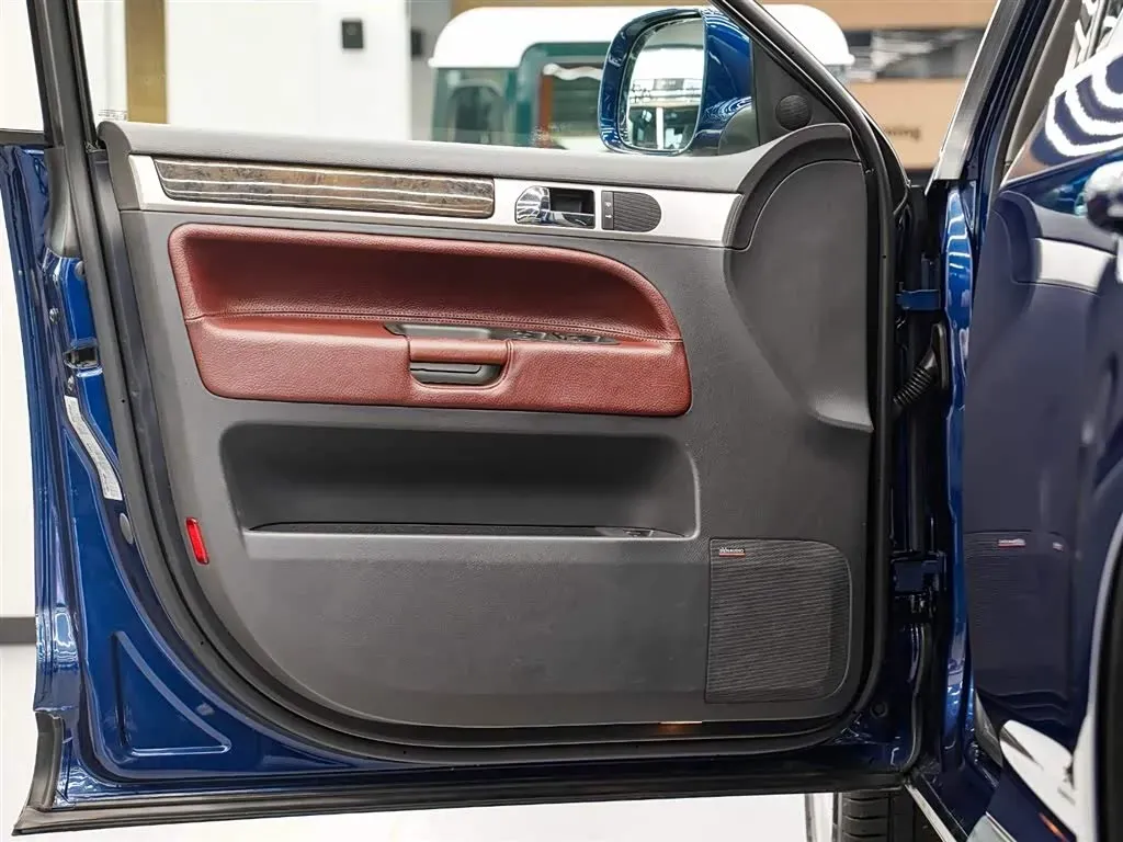 2008 Volkswagen Touareg 6.0L 450HP W12 6AT,autocango,china used car exporter,china ev exporter,chinese used car exporter,chinese used ev exporter